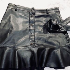 Skirt with its belt